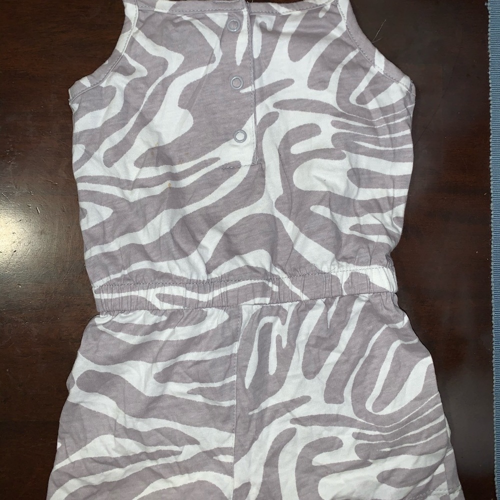 Romper - Picture 2 of 3